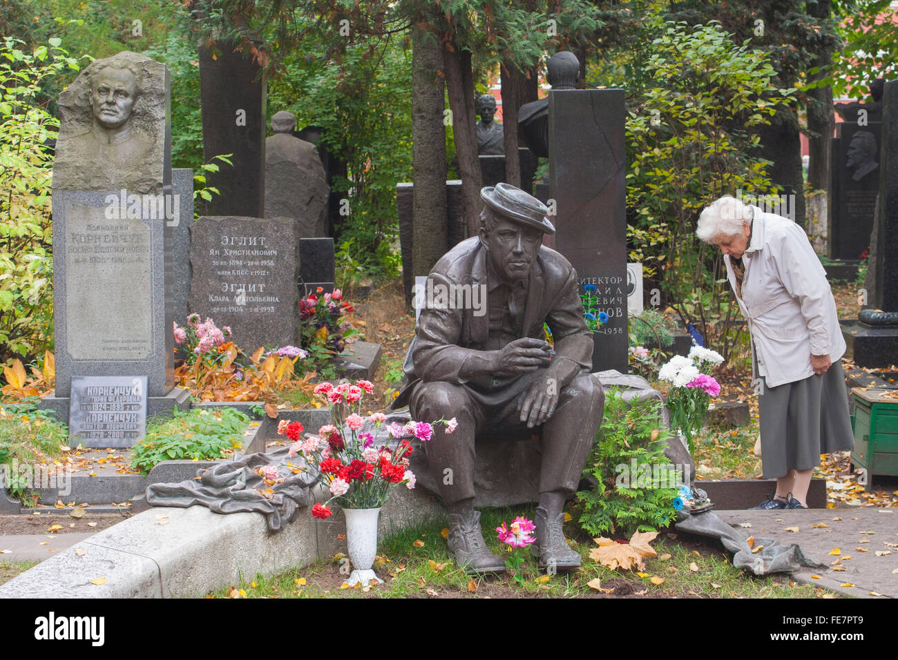 Grave of the famous Soviet and Russian actor and clown Yuri Vladimirovich Nikulin (1921-1997) in Novodevichy Cemetery, Moscow, R Stock Photo