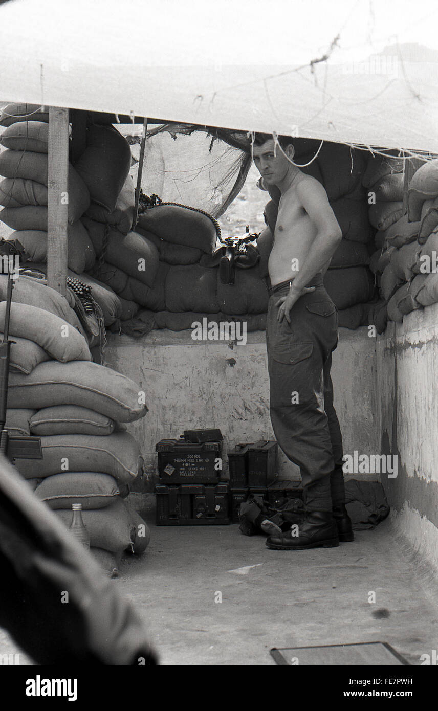42 Cdo RM GPMG and sangar front line Aden Yemen 1967 British withdrawal Stock Photo