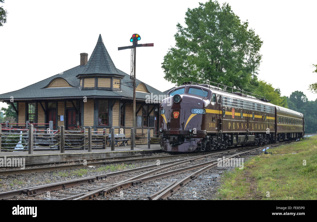 Pennsylvania Streamliner 5809 & Passenger Cars Parked Beside Train Station At North Carolina