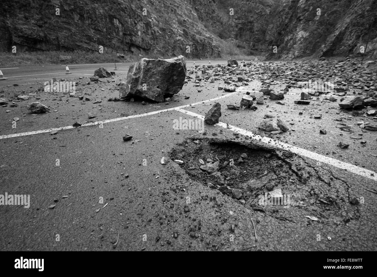 November 2007 - Dangerous rock fall in Cheddar gorge, large rock of ...
