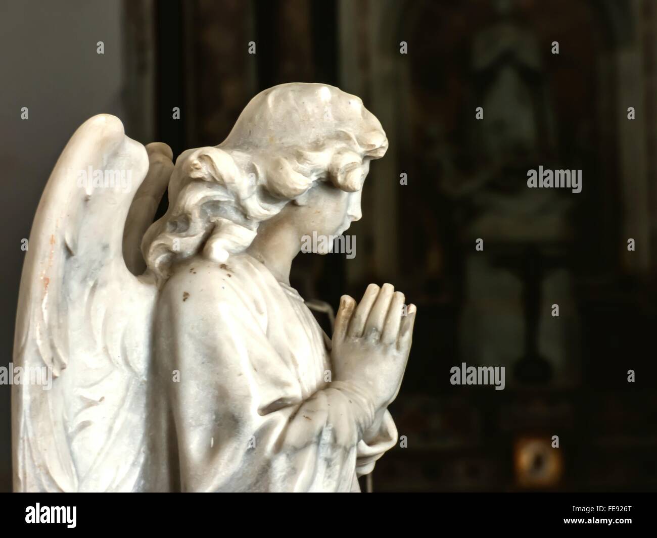 Side view of angel statue hires stock photography and images Alamy