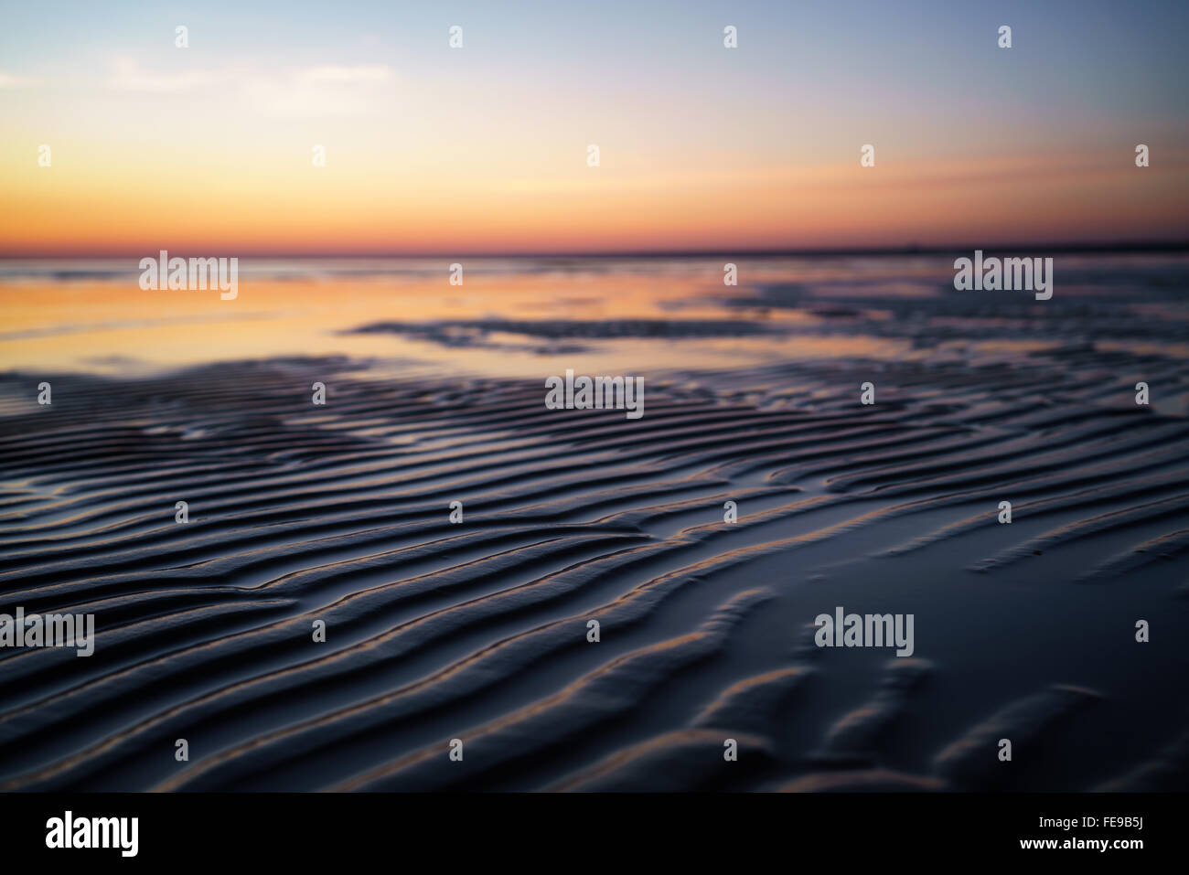 Vintage beach scene sun hi-res stock photography and images - Alamy