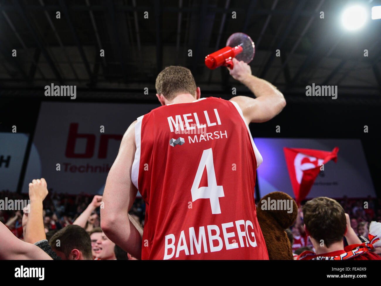 Bamberg, Germany. 4th Feb, 2016. Bamberg's Nicolo Melli celebrates with the fans after the Euroleague, group F basketball match Brose Baskets Bamberg vs FC Barcelona in Bamberg, Germany, 4 February 2016. Photo: Nicolas Armer/dpa/Alamy Live News Stock Photo