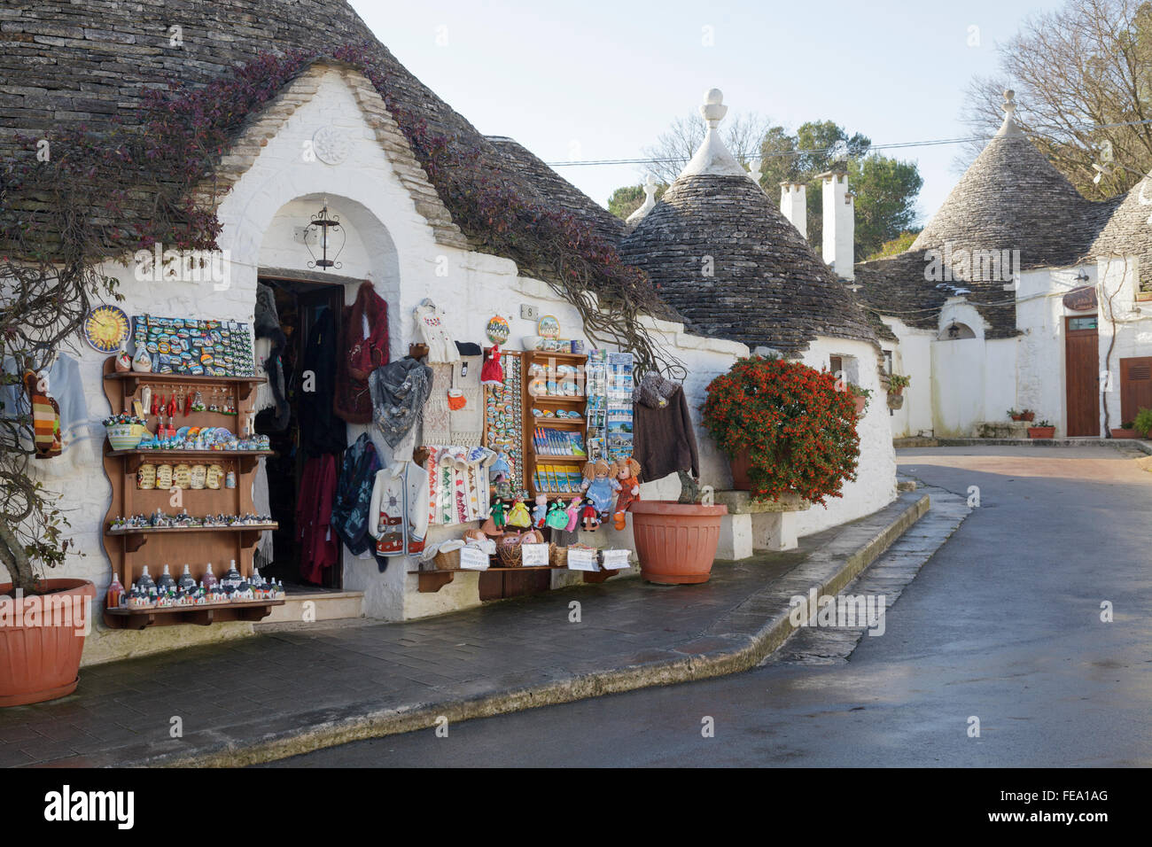 Typical trulli with gift shops in Alberobello, Puglia, Italy Stock Photo