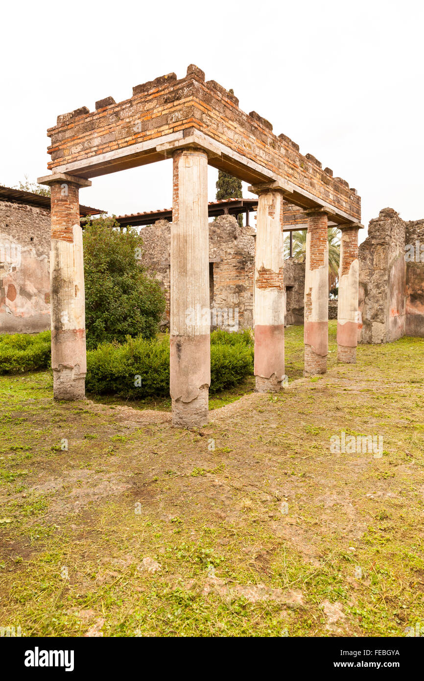 Peristyle of the Villa of Diomedes (Villa di Diomede), near the Herculaneum Gate at the ancient city site of Pompeii, Italy Stock Photo