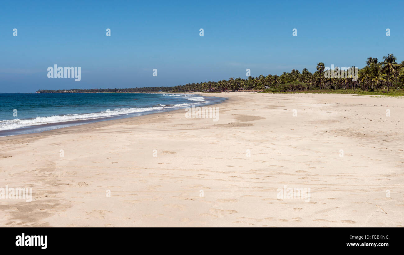 Empty sandy beach sea hi-res stock photography and images - Alamy