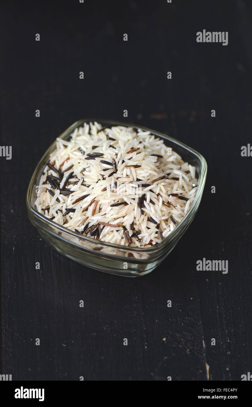 Uncooked Rice (Basmati mixed with wild Rice Stock Photo Alamy