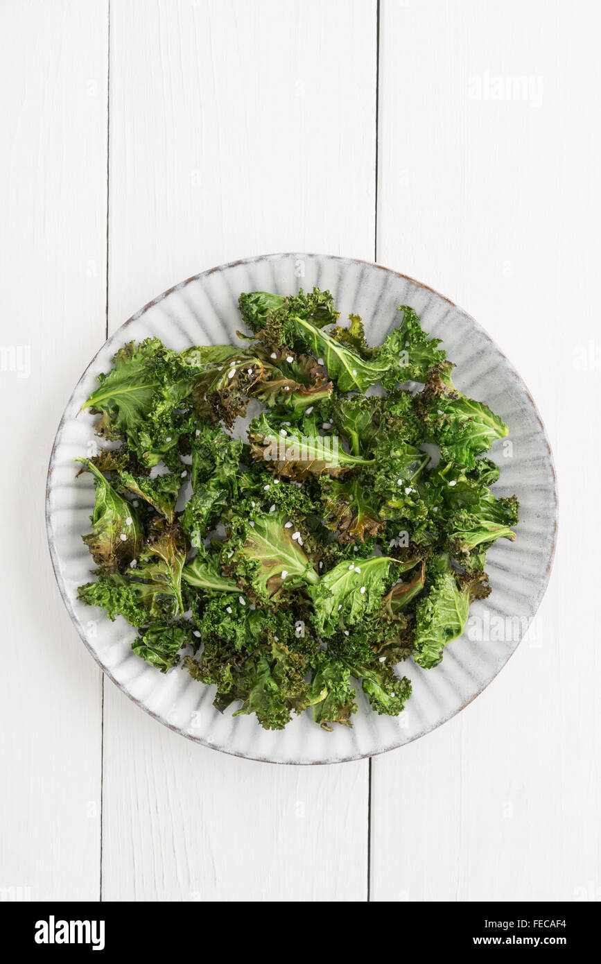 Kale chips with sea salt Stock Photo Alamy