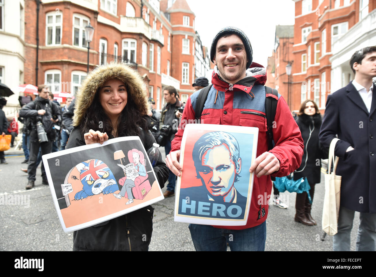 Knightsbridge, London, UK. 5th February 2016. Julian Assange UN decision: press and supporters gather outside the Ecuadorian Embassy Credit:  Matthew Chattle/Alamy Live News Stock Photo