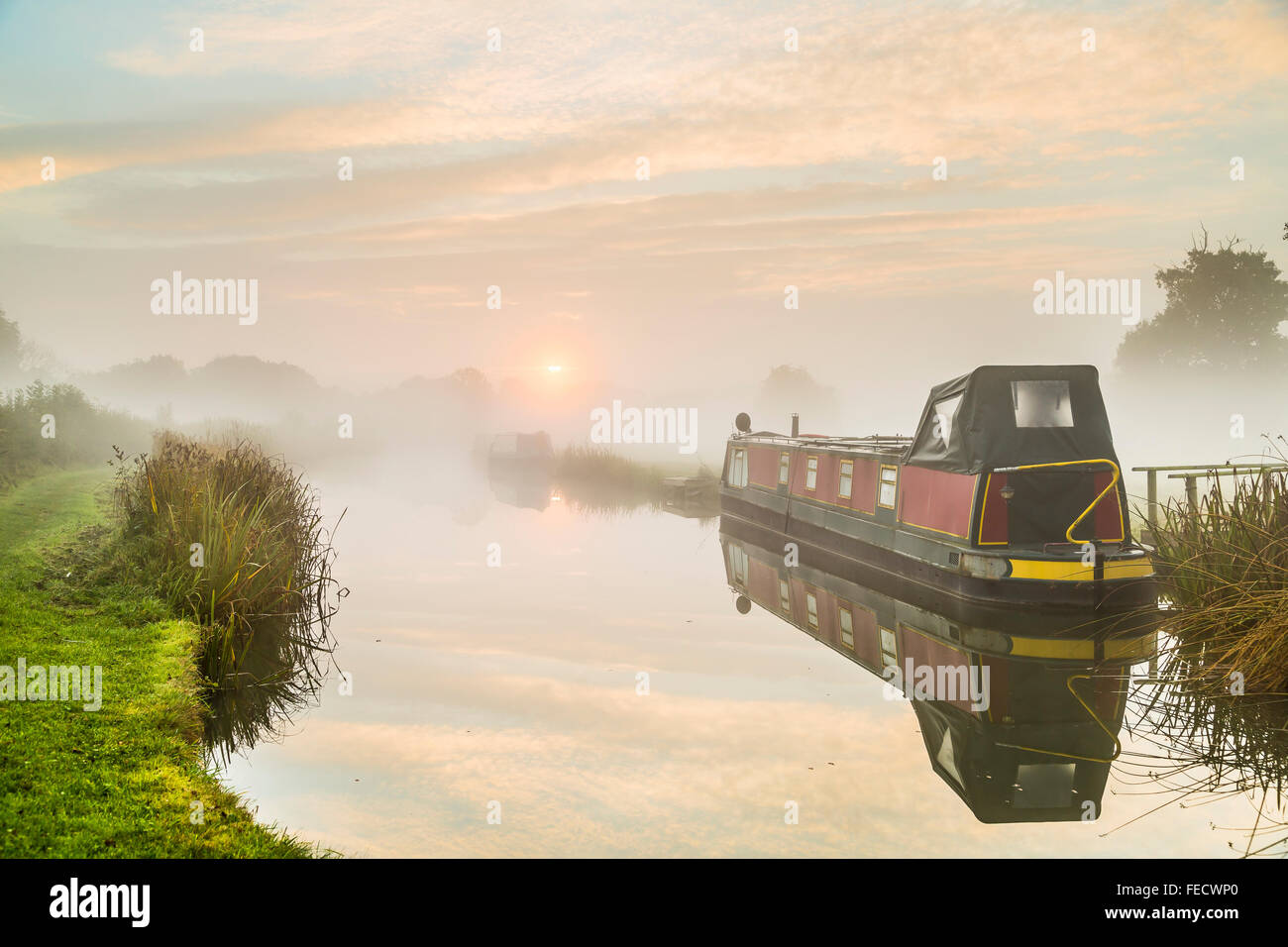 A misty morning on the Ashby Canal at Shackerstone. Stock Photo