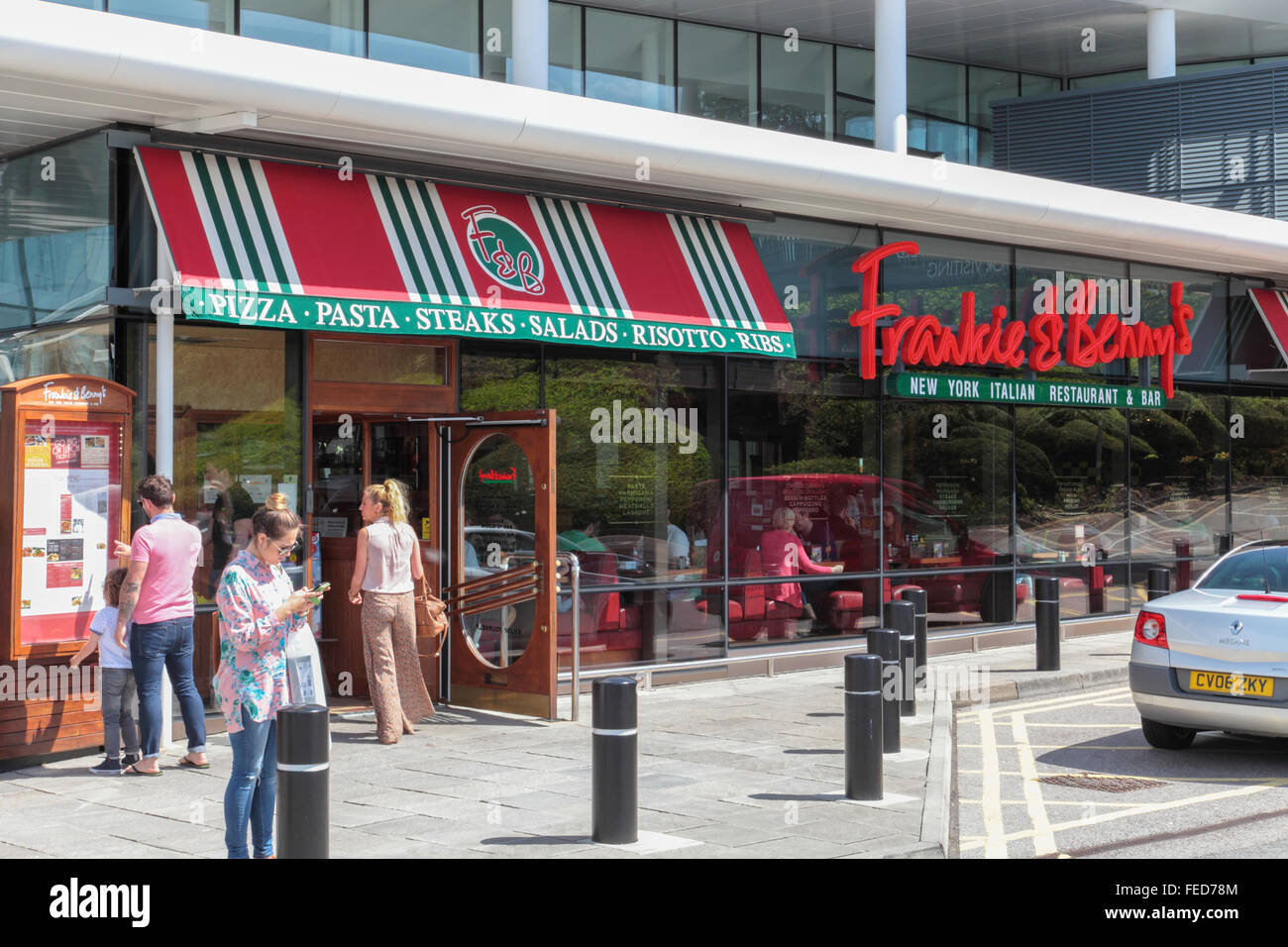 clarks mcarthur glen