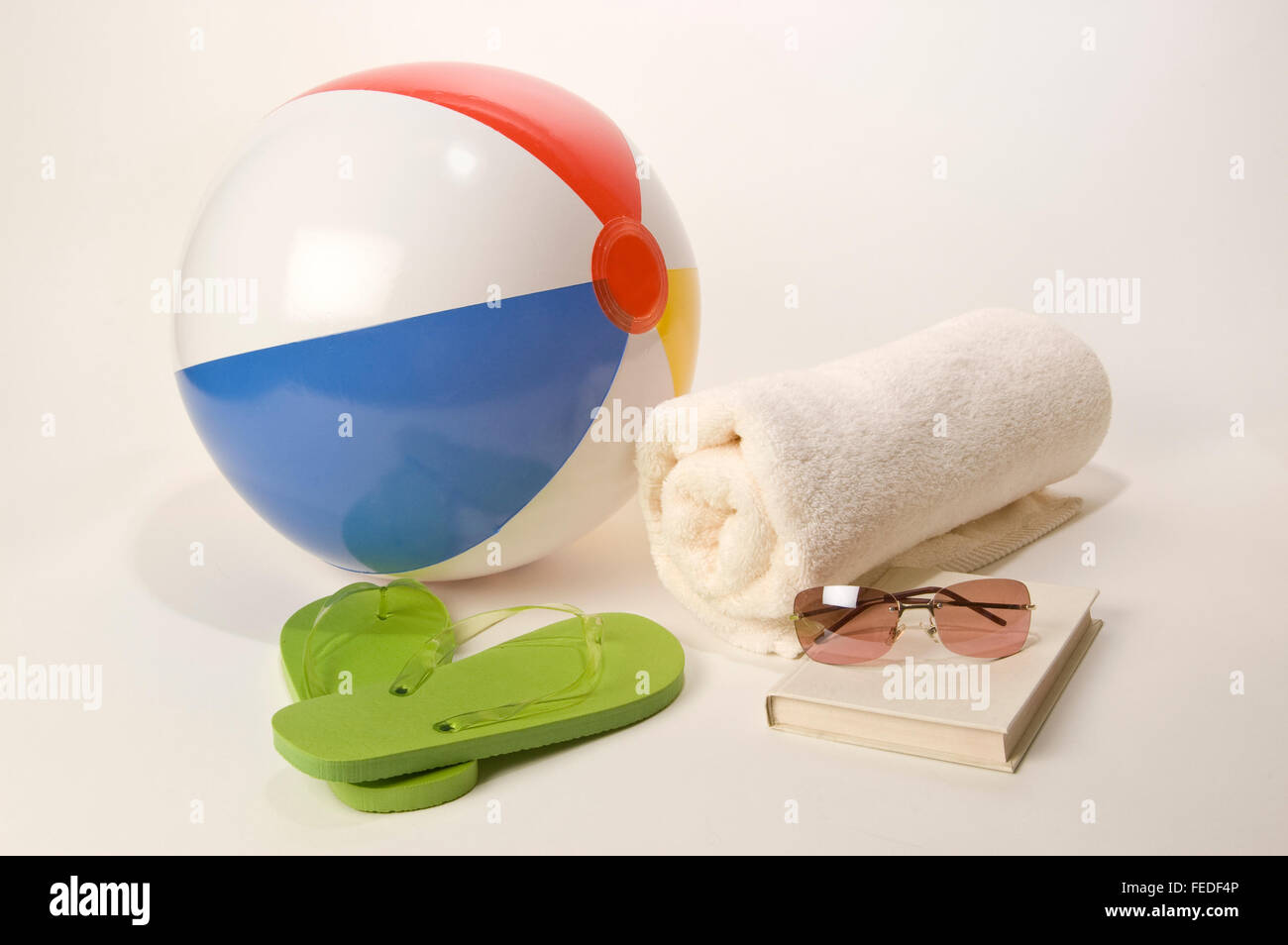 beach-holiday-accessories-stock-photo-alamy