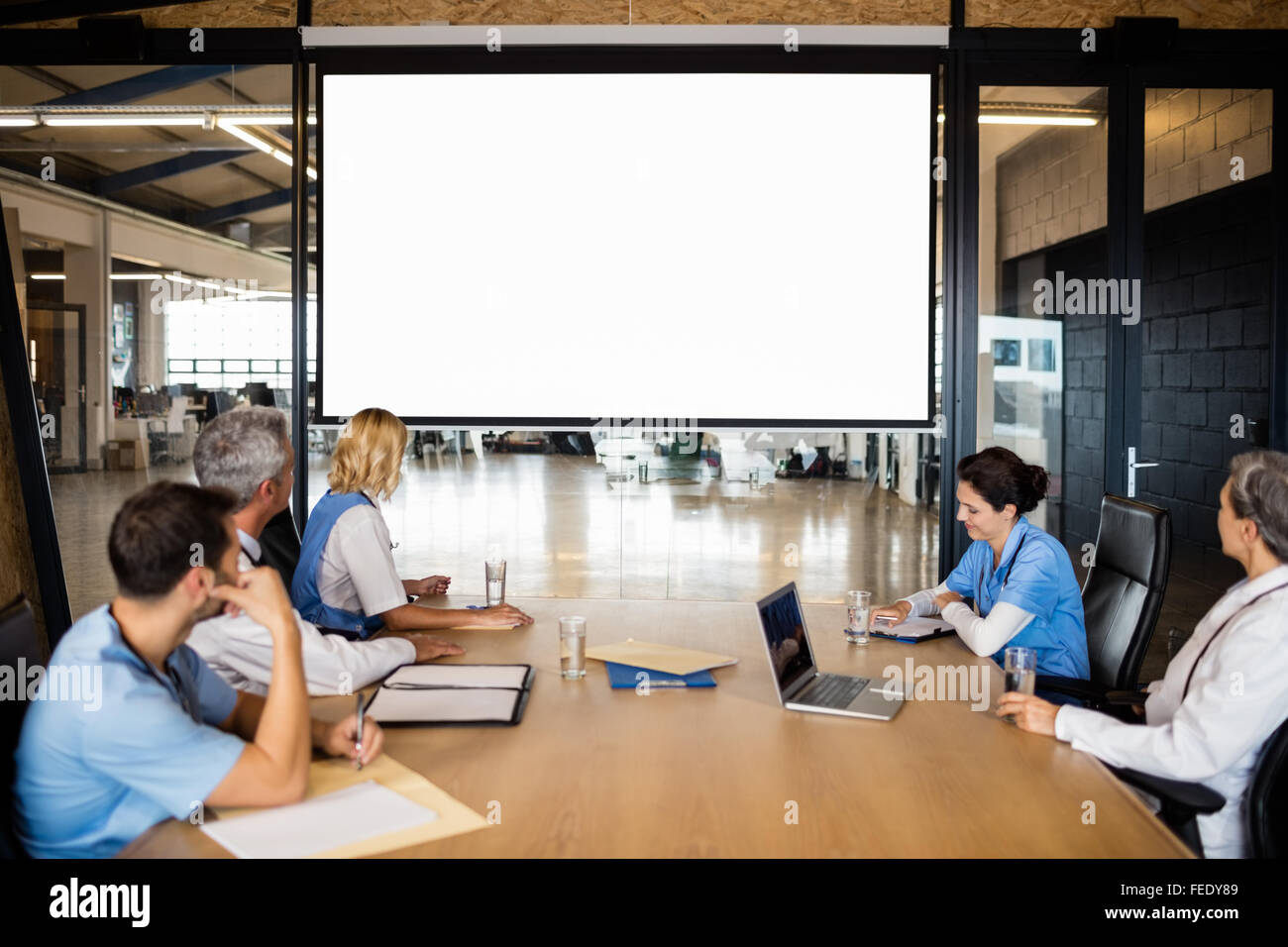 Team medical staff during video hi-res stock photography and images - Alamy