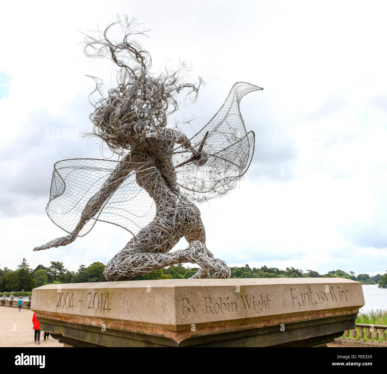 Wire statue hi-res stock photography and images - Alamy