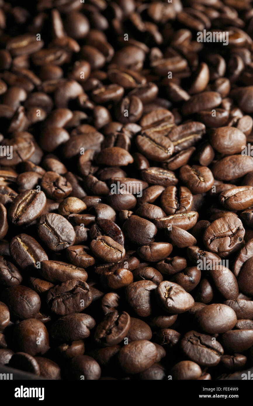 Fresh roasted coffee beans close-up background Stock Photo - Alamy