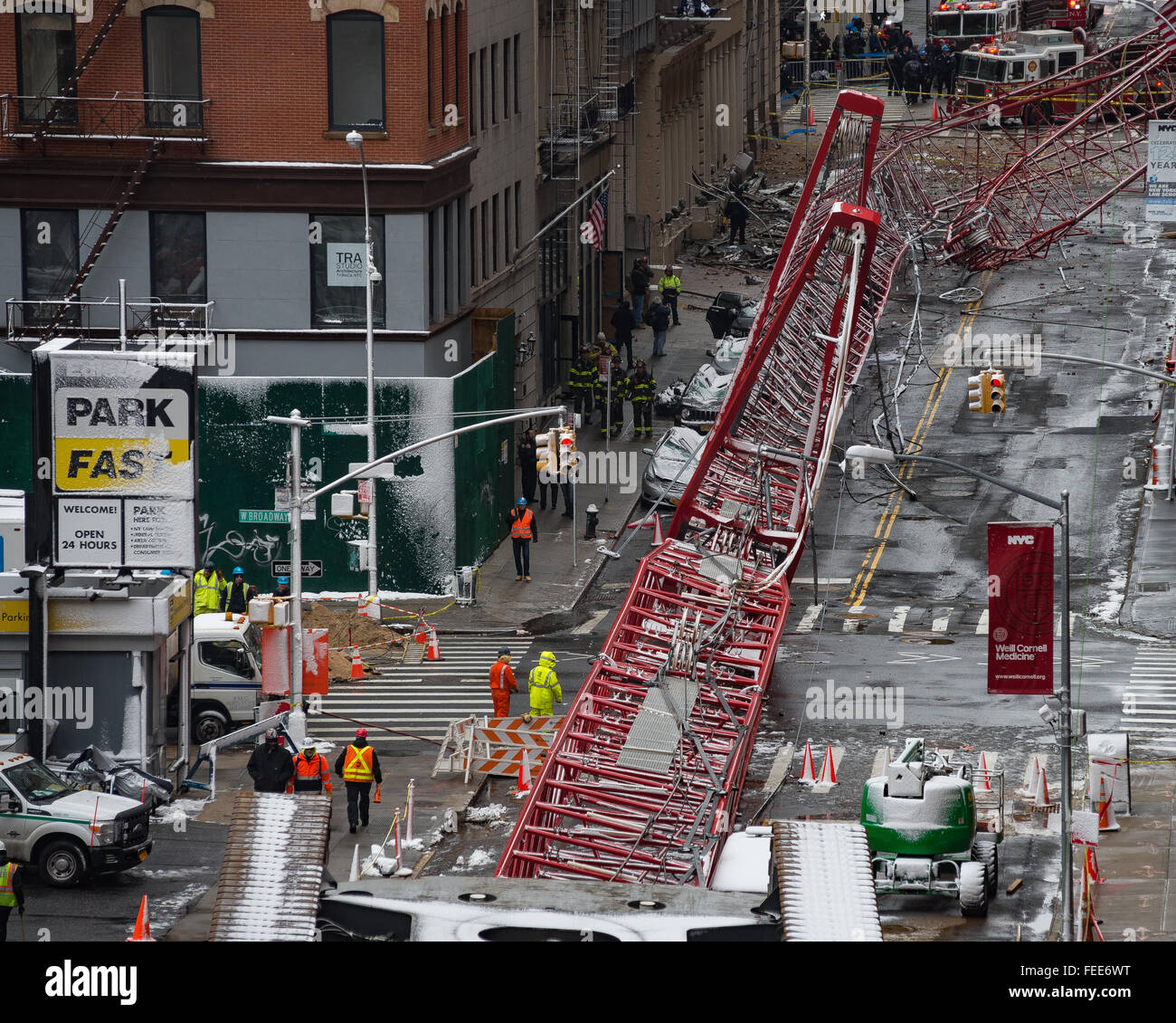 New York, USA. 05th Feb, 2016. The wreckage of a construction crane
