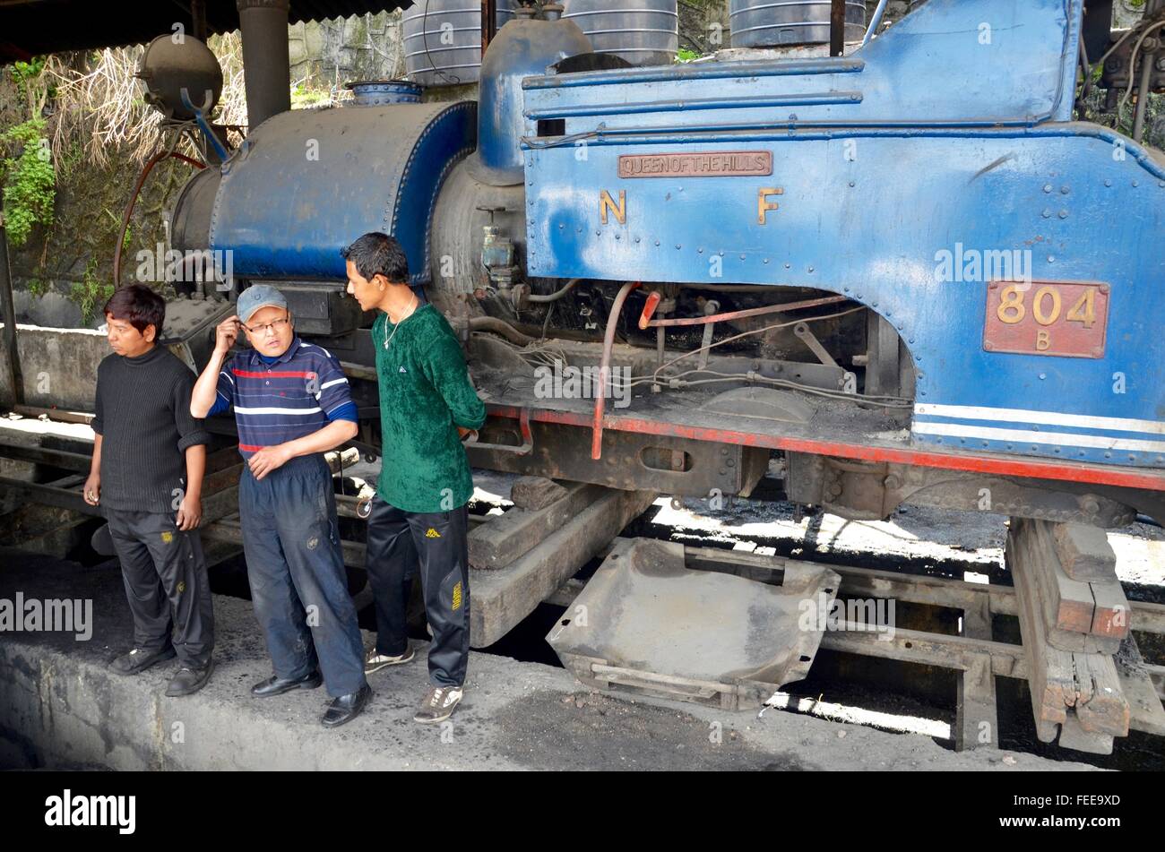 Work men at the Darjeeling himalayan Railway Stock Photo