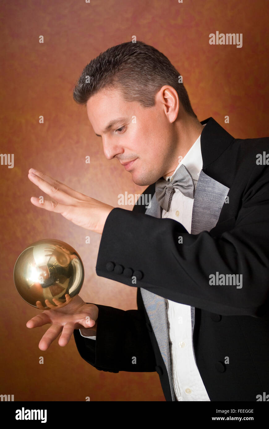 Perform magic tricks hires stock photography and images Alamy