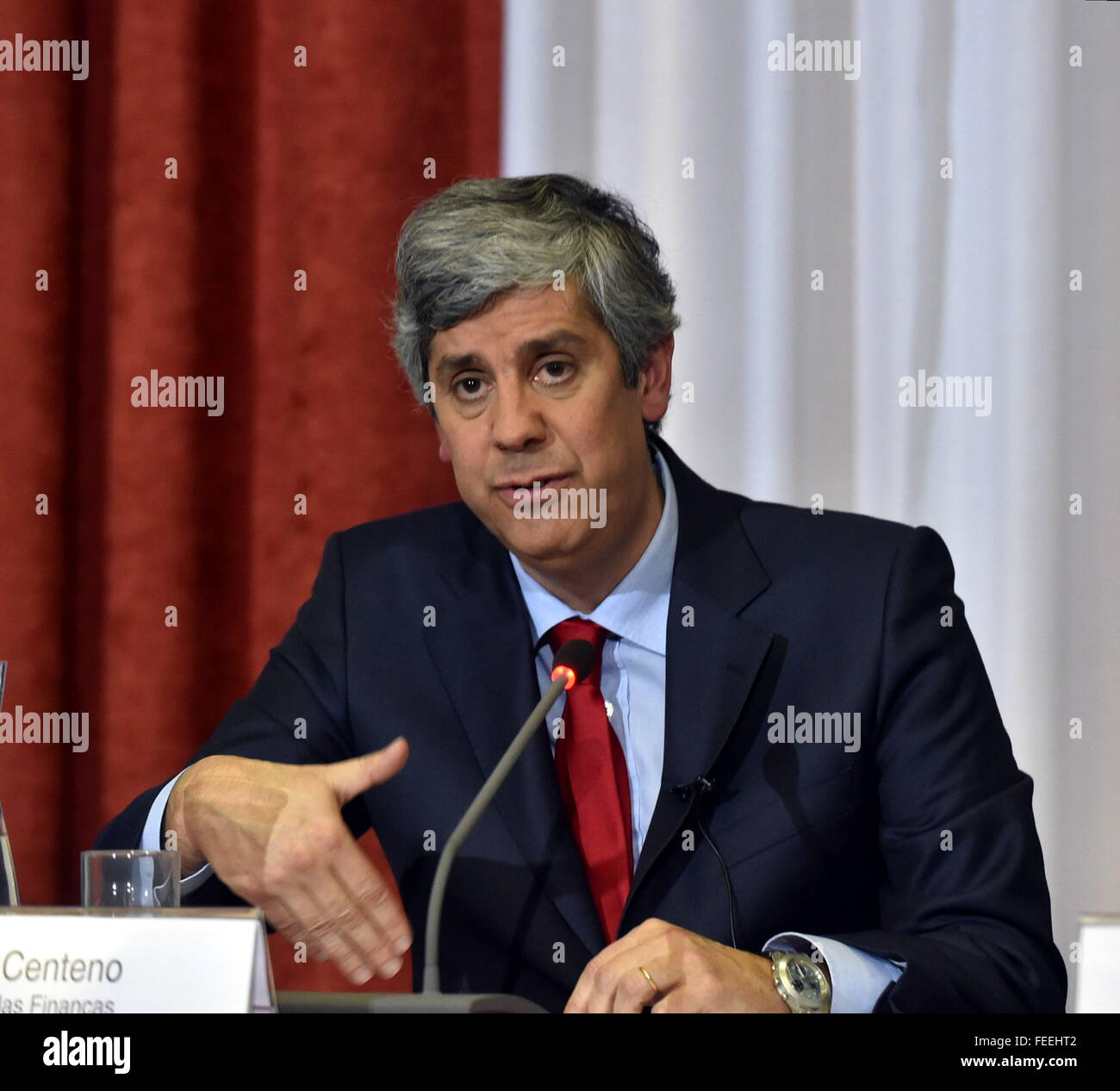 Lisbon. 5th Feb, 2016. Portuguese Finance Minister Mario Centeno speaks during a press conference to unveil the draft state budget in Lisbon on Feb. 5, 2016. Portugual's budget deficit target for 2016 is 2.2 percent of GDP. © Zhang Liyun/Xinhua/Alamy Live News Stock Photo