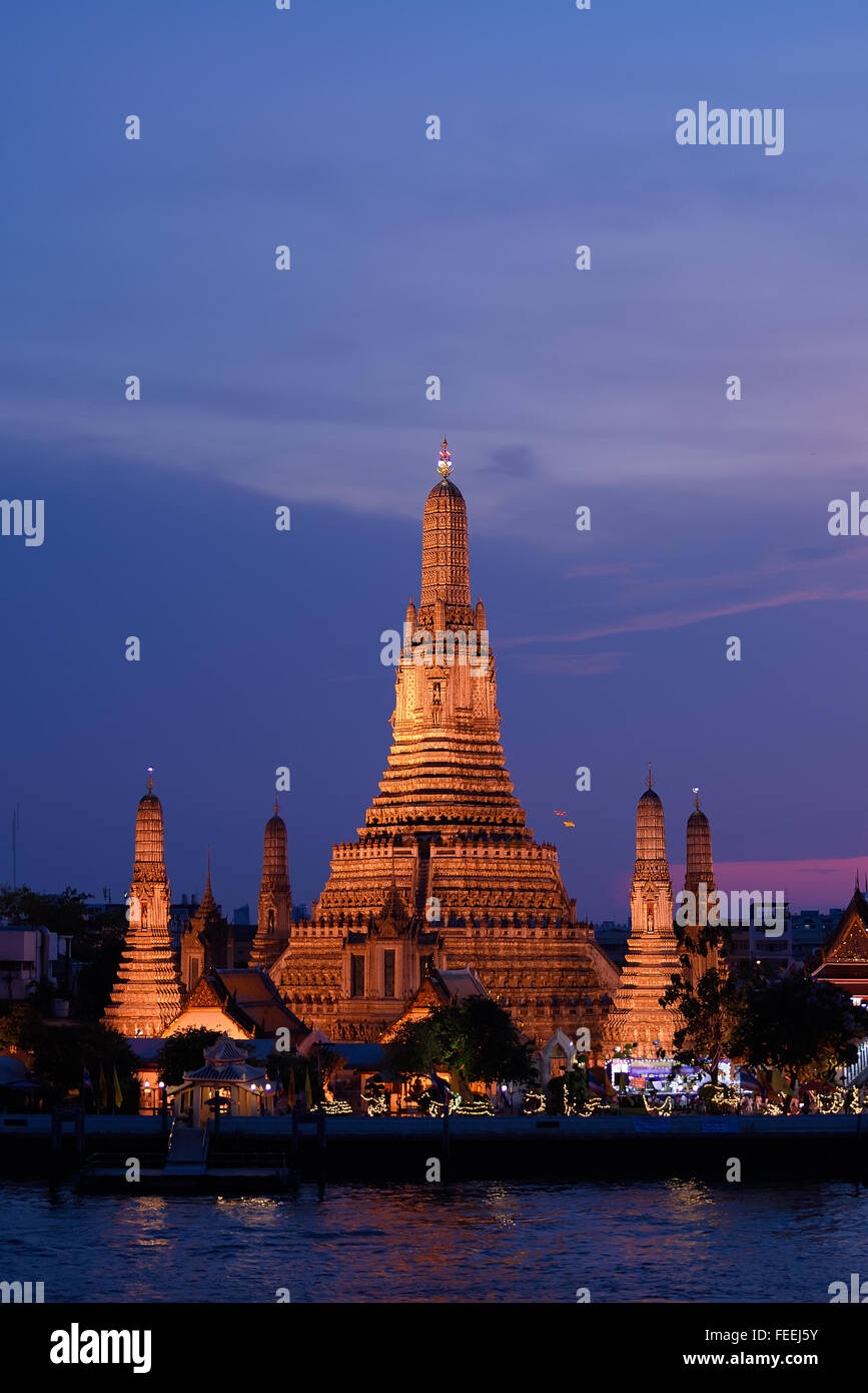 Night lit  Wat Arun, Temple of Dawn, vertical Stock Photo