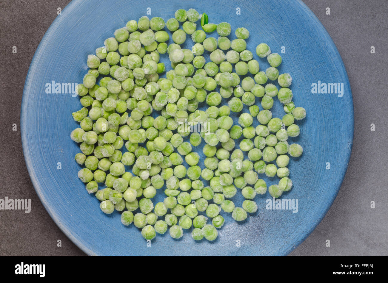 frozen green peas on plate Stock Photo Alamy