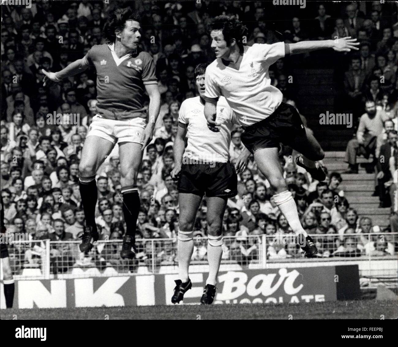 1972 - F.A. Cup Final At Wembley Manchester United Beat Liverpool 2-1 Photo Shows: Stuart Pearson the Manchester United Centre forward, left and Jimmy Case the Liverpool forward go up for the ball during the Cup final at Wembley today. © Keystone Pictures USA/ZUMAPRESS.com/Alamy Live News Stock Photo