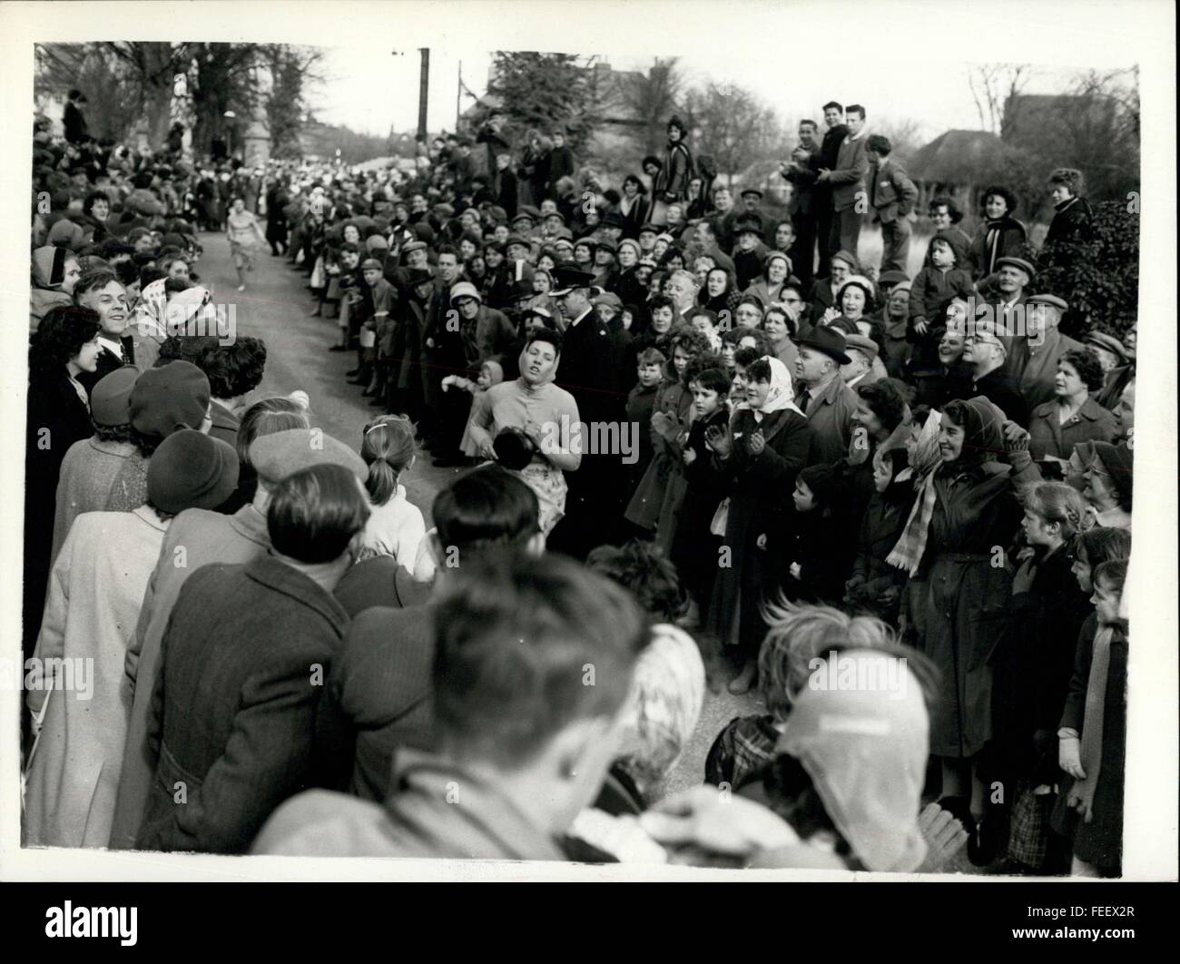 1960 - Annual Pancake race at Olney - Bucks: Winner runs through the crown. The annual Pancake Day Race was held today at Olney, Bucks. They competed with a team - running at Liberal Kansas. Today's event at Olney was won by Carol Varley. Photo Shows Carol Varley is applauded by the onlookers as she races home - to win the 1960 Pancake Race at Onley - Bucks, today. © Keystone Pictures USA/ZUMAPRESS.com/Alamy Live News Stock Photo