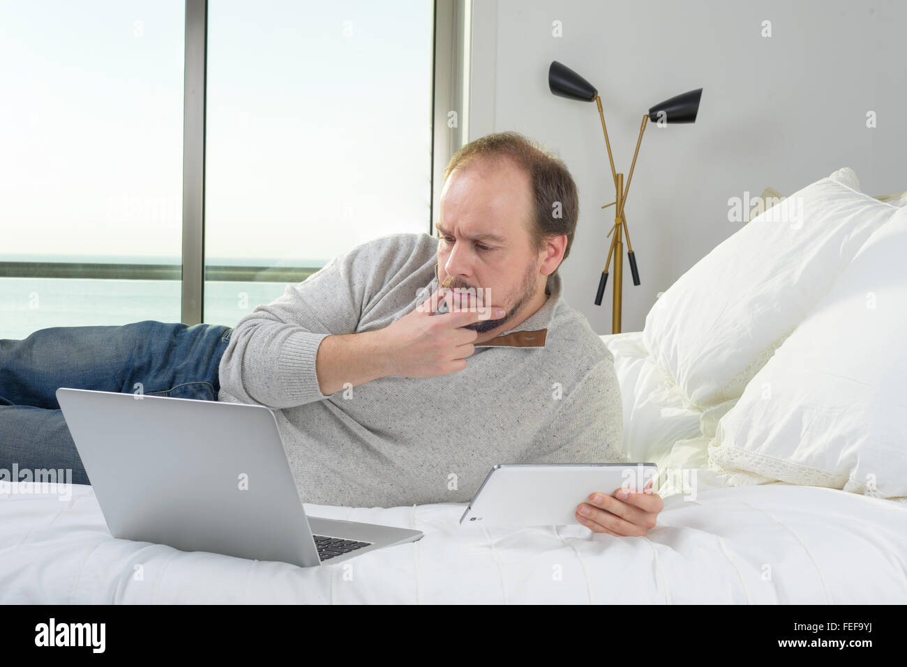 Smart bed computer hi-res stock photography and images - Alamy