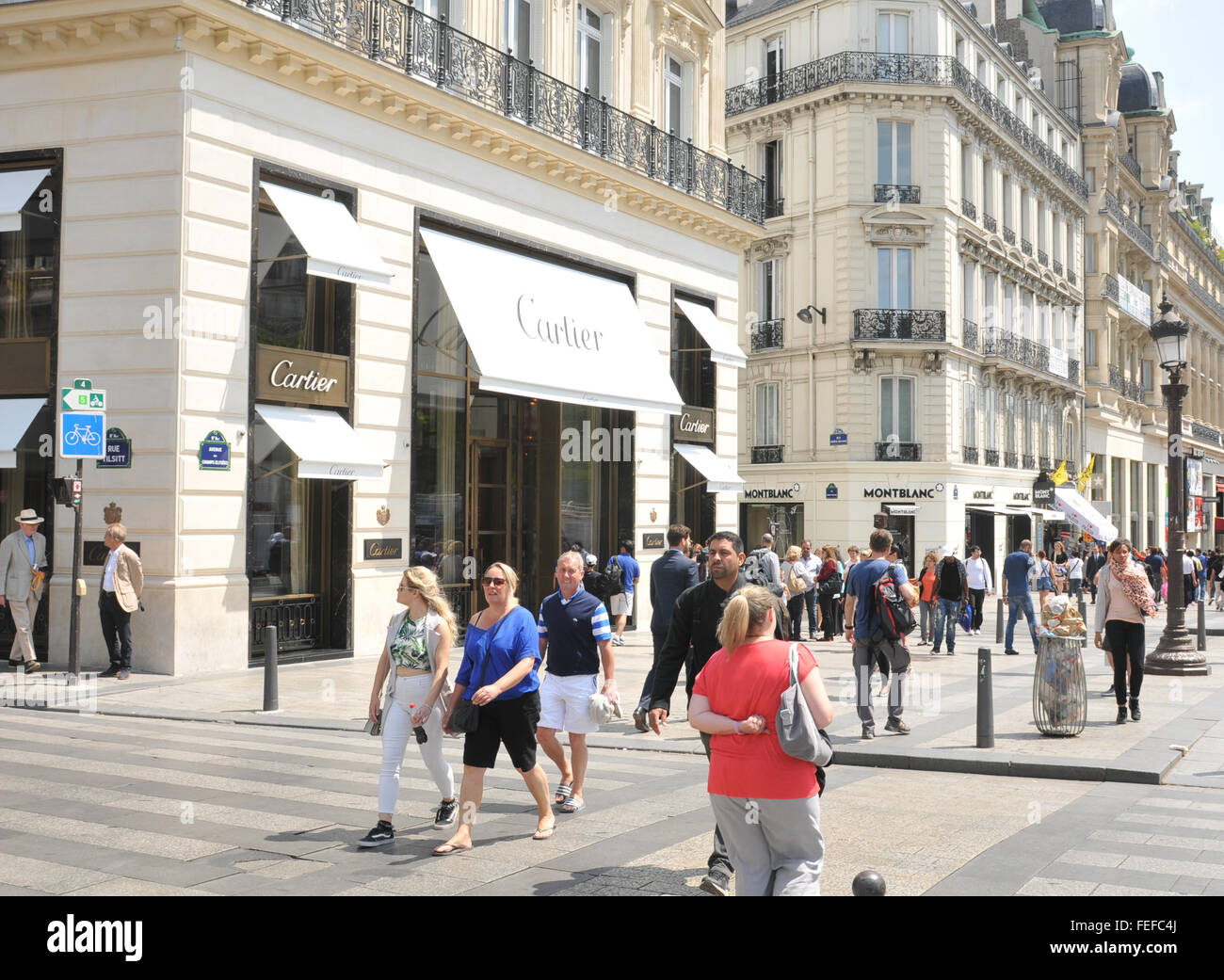 Paris luxury clothes shops hi-res stock photography and images - Alamy