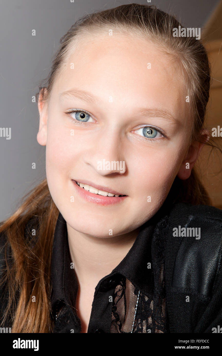 portrait of a beautiful happy girl Stock Photo - Alamy