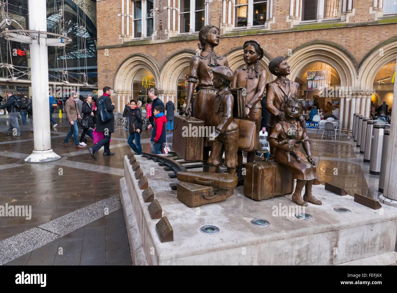 'Children of the Kindertransport' statues by Frank Meisler was unveiled in 2006 in Hope Square, Liverpool Street Station. Stock Photo