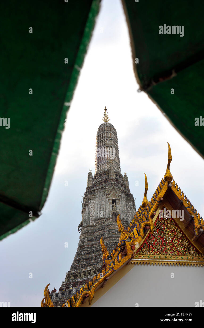Wat Arun the Temple of the Dawn also known as Wat Chaeng, in Thonburi, Bangkok, Thailand. Stock Photo
