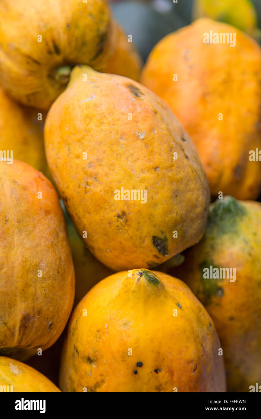Papaya on market in Mumbai, India Stock Photo Alamy