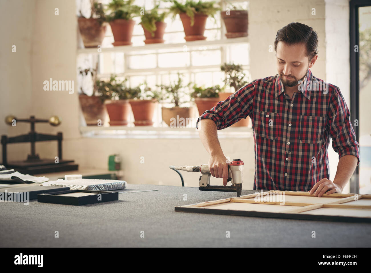 Skilled framing hi-res stock photography and images - Alamy