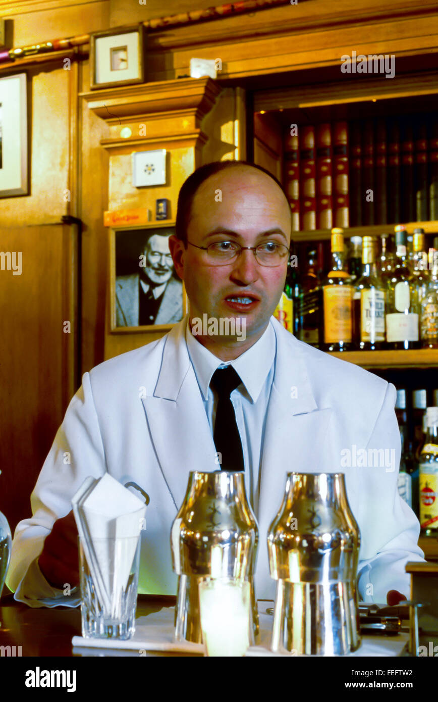Bar hemingway paris ritz hires stock photography and images Alamy