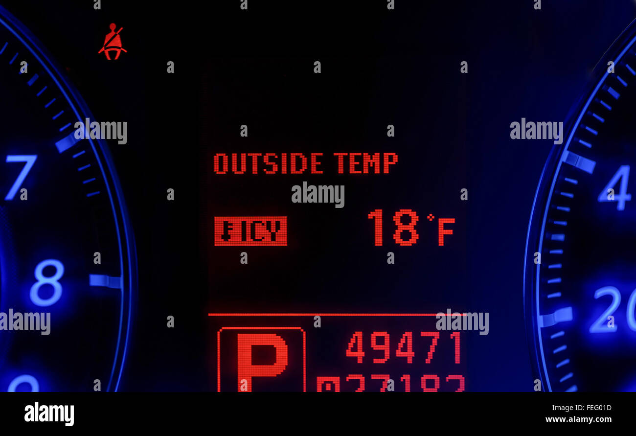 Modern car speedometer showing very cold temperature Stock Photo Alamy