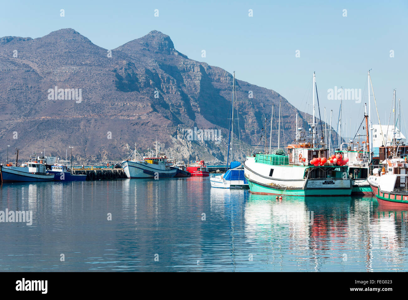 Fishing boats hout bay harbour hires stock photography and images Alamy