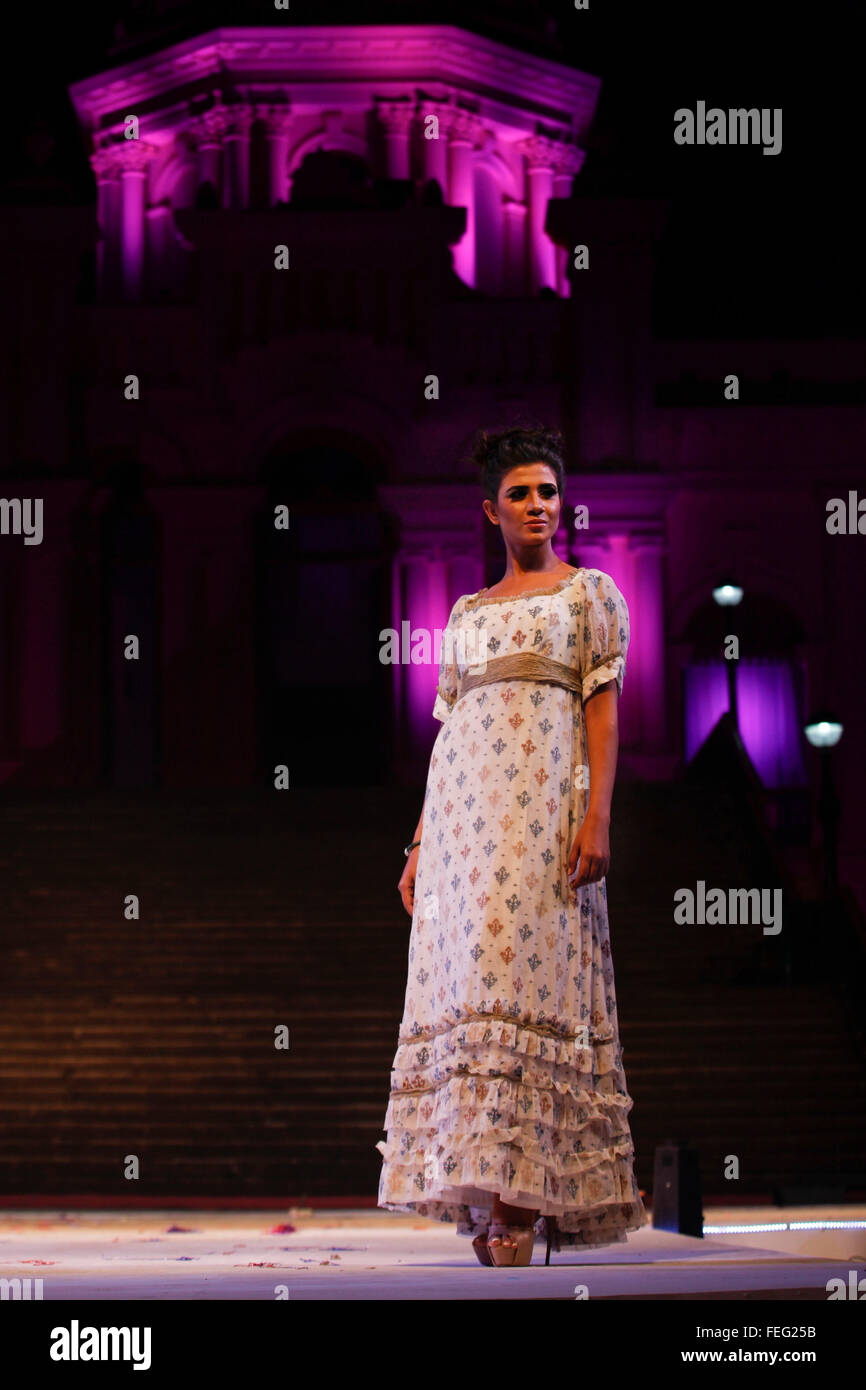 Dhaka, Bangladesh. 6th Feb, 2016. Models display clothes made of Muslin during a cultural event at the Ahsan Manzil. Drik has partnered with Aarong and the Bangladesh National Museum to tell the story of Muslin to inspire the revival of this fabric, an important part of Bengal heritage. © Suvra Kanti Das/ZUMA Wire/Alamy Live News Stock Photo