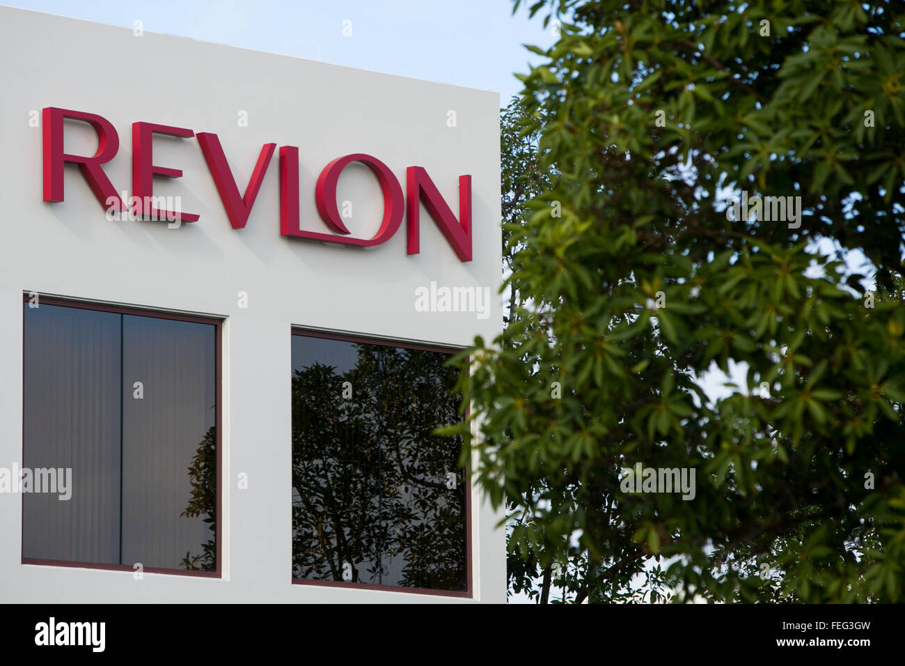 BuyMeBeauty Exclusives: Revlon Age Defying Foundation - BuyMeBeauty.com