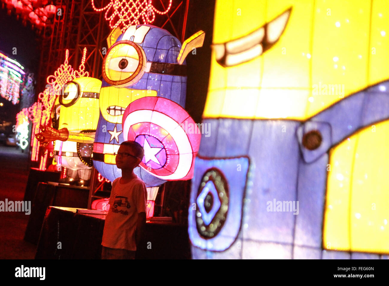 Banting, Malaysia. 6th February, 2016. A children posing at the Minion lanterns in Fo Guang Shan Dong Zen Temple, Banting. Some of visitors came to see beautiful lanterns around the temple before the Chinese New Year. Credit:  Shafwan Zaidon/Alamy Live News Stock Photo
