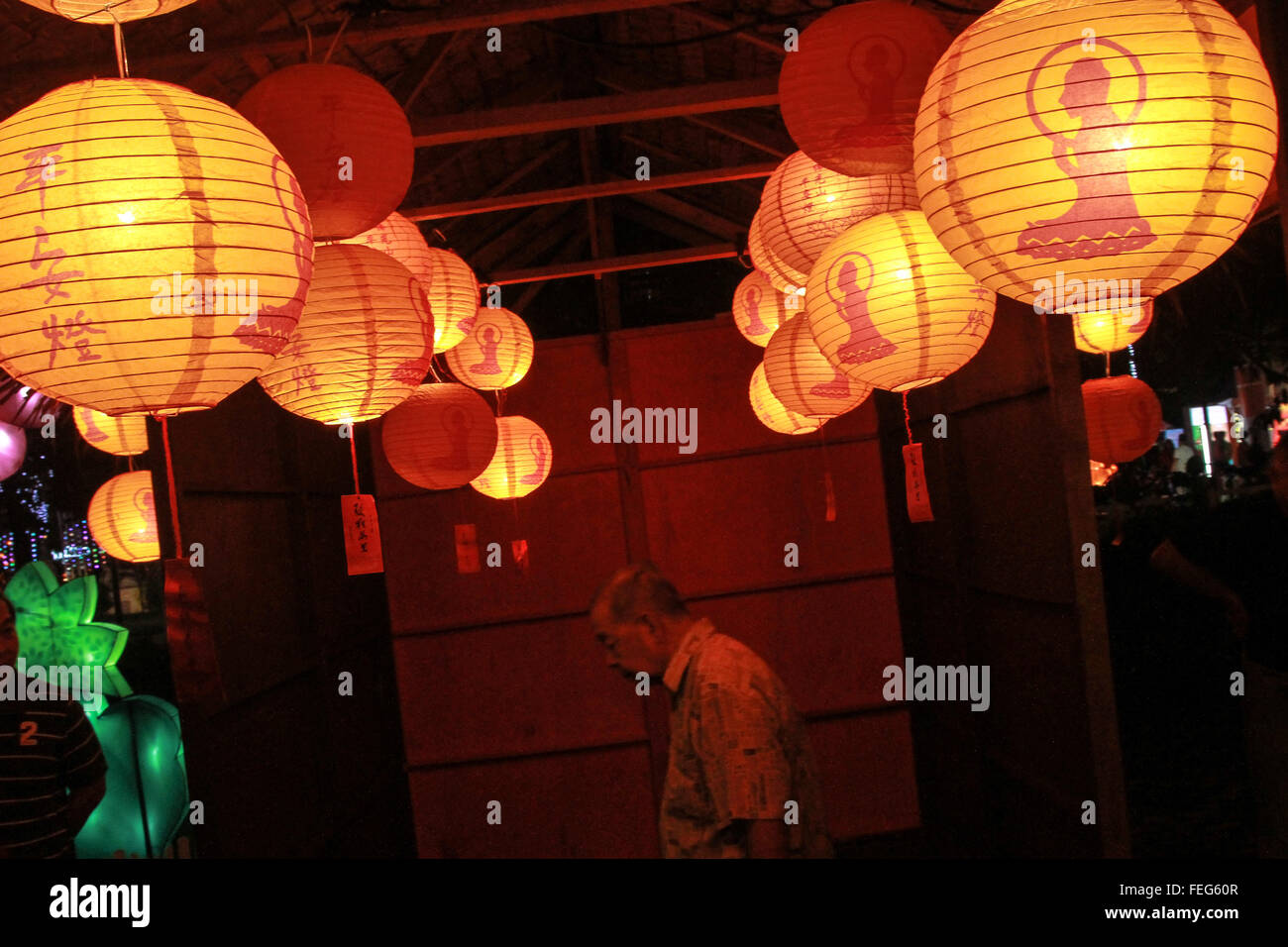 Banting, Malaysia. 6th February, 2016. A visitor walking though by beautiful lanterns in Fo Guang Shan Dong Zen Temple, Banting. Some of visitors came to see beautiful lanterns around the temple before the Chinese New Year. Credit:  Shafwan Zaidon/Alamy Live News Stock Photo