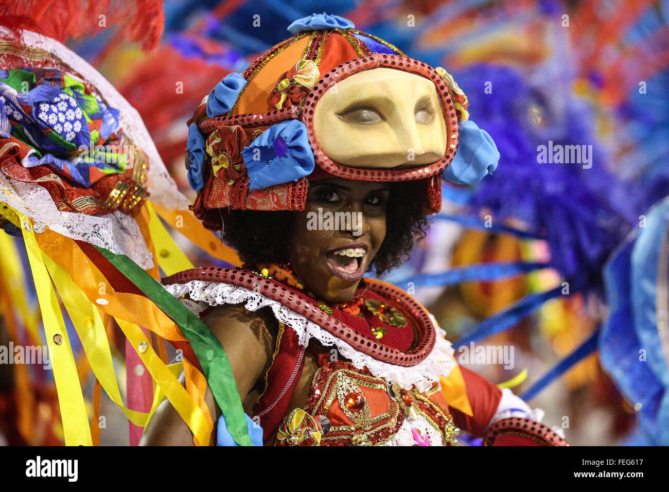 Rio De Janeiro, Brazil. 6th Feb, 2016. An artist performs during the Carnival in the Marques de Sapucai Sambadrome, in Rio de Janeiro, Brazil, Feb. 6, 2016. © AGENCIA ESTADO/Xinhua/Alamy Live News Stock Photo