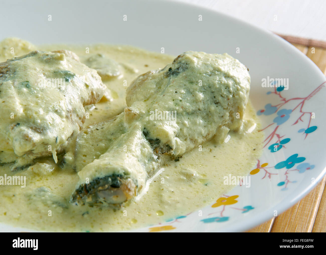 Poulet la Comtoise - cuisine franc-comtoise.Chicken with French cream wine  sauce Stock Photo - Alamy