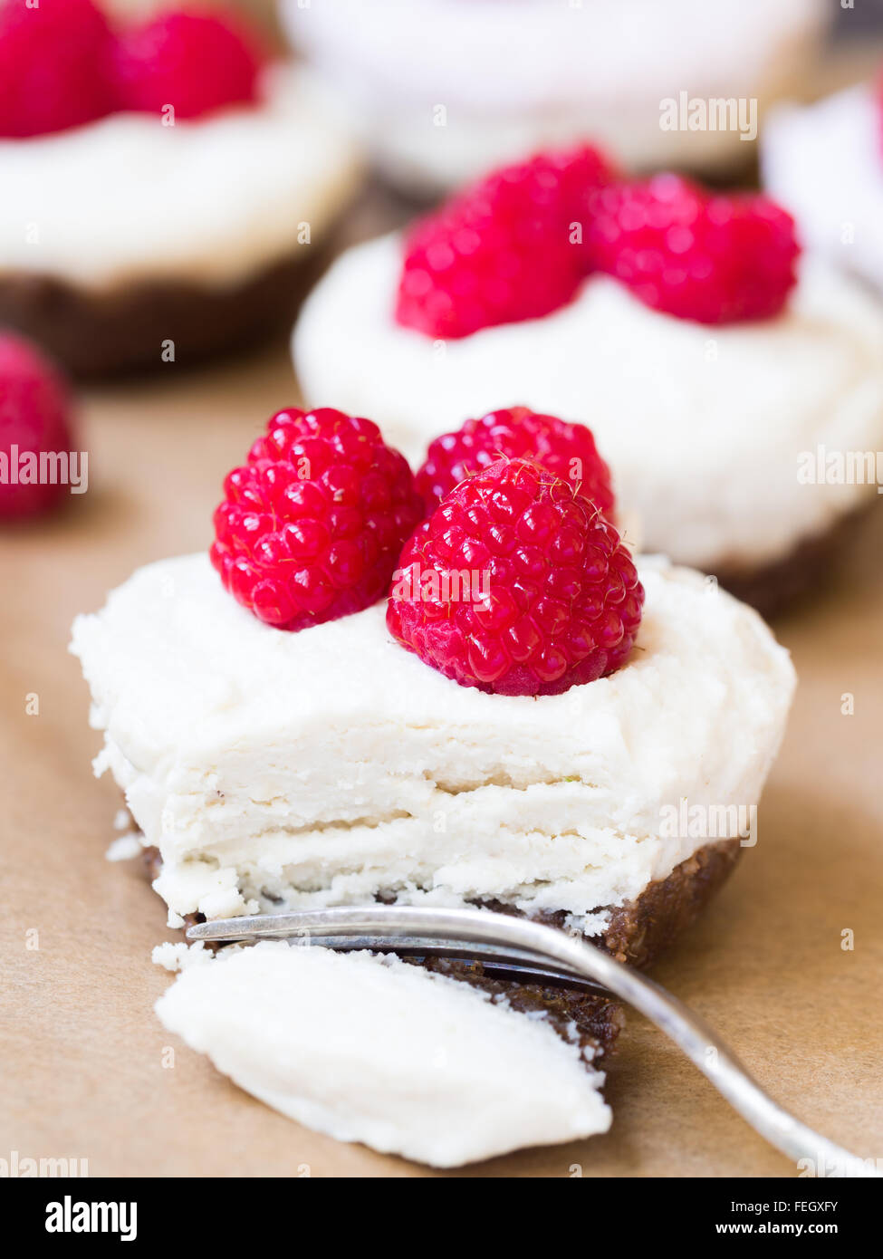 Vegan mini "cheesecakes" made of cashew nuts, coconut cream and dates