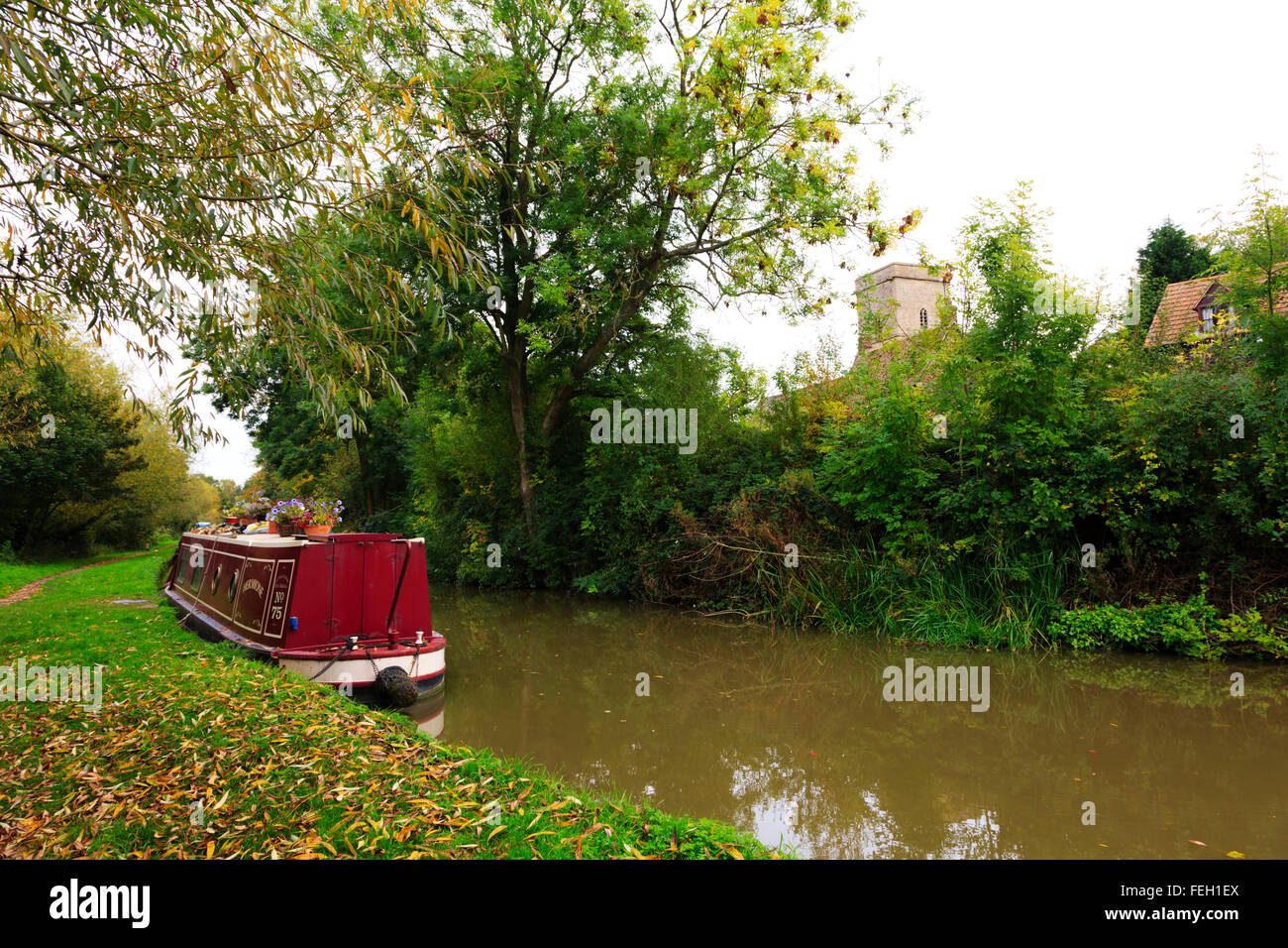 Narrowboat on the Oxford canal at Heyford Stock Photo