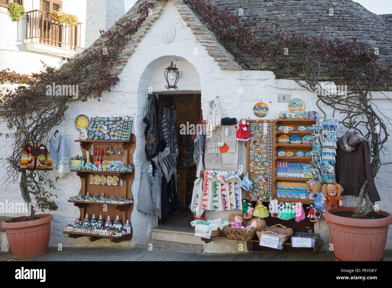 Trulli souvenir gift shops in Alberobello, Puglia, Italy Stock Photo