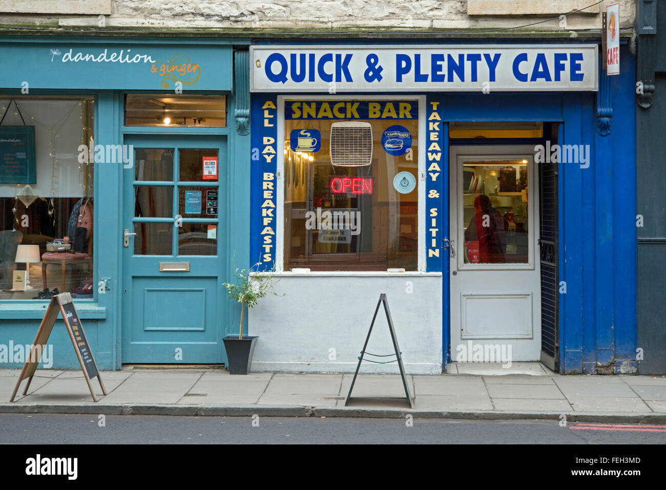 Quick & Plenty Cafe, takeaway on Leven Street, Edinburgh. Stock Photo