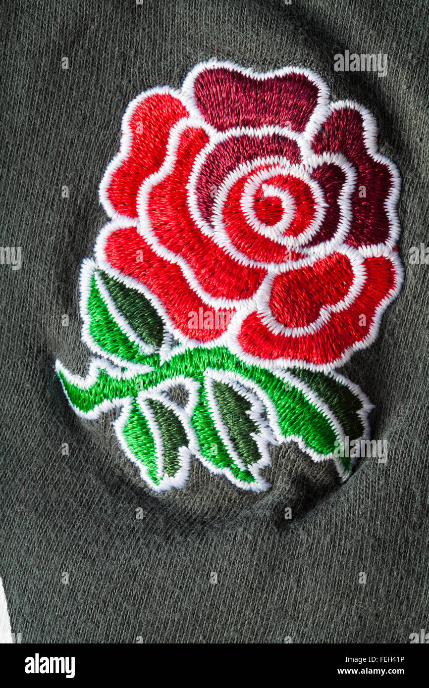 England Rugby logo - Red rose stitched logo on black England Rugby official licensed product baby grow Stock Photo