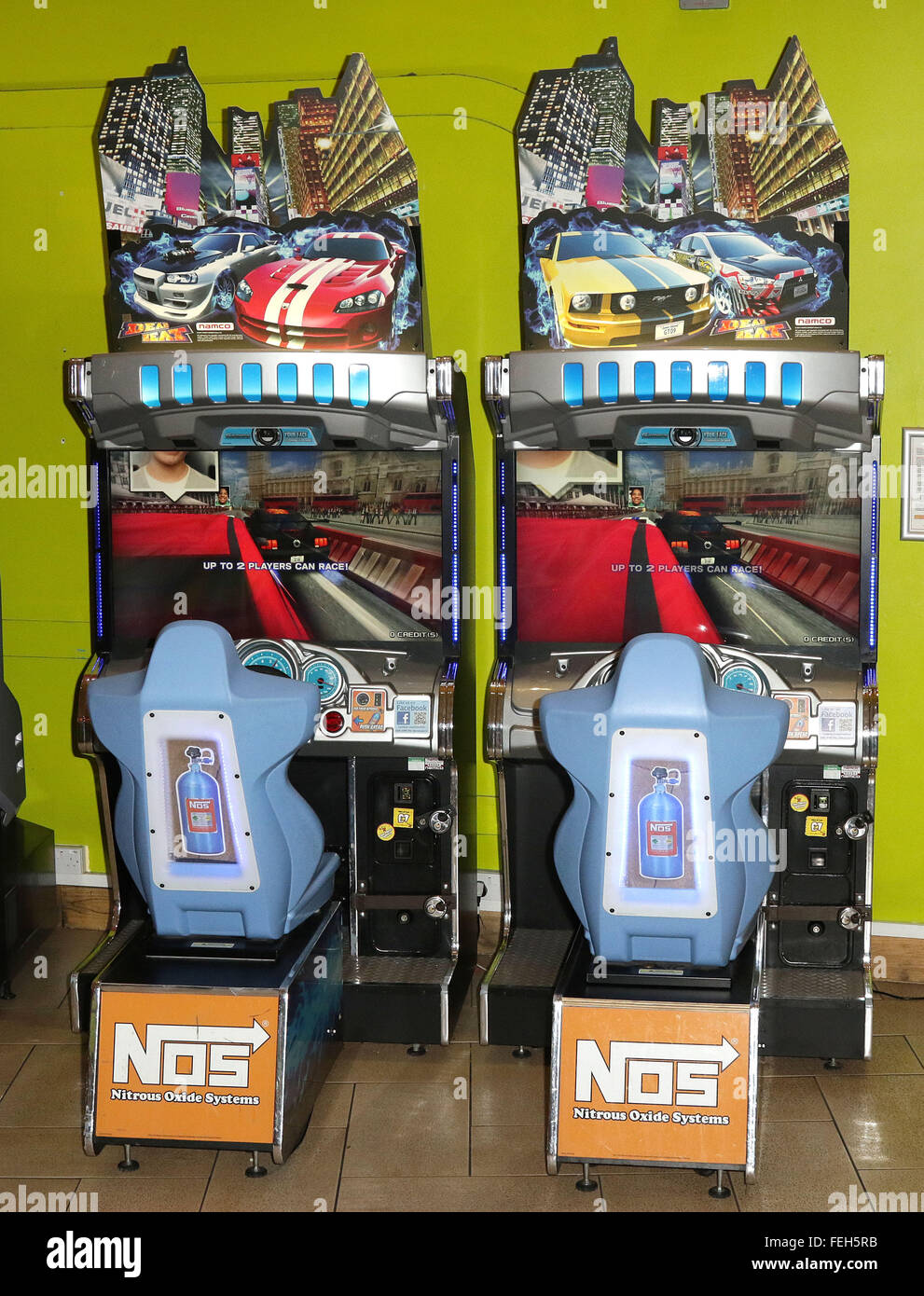 Arcade machine hires stock photography and images Alamy