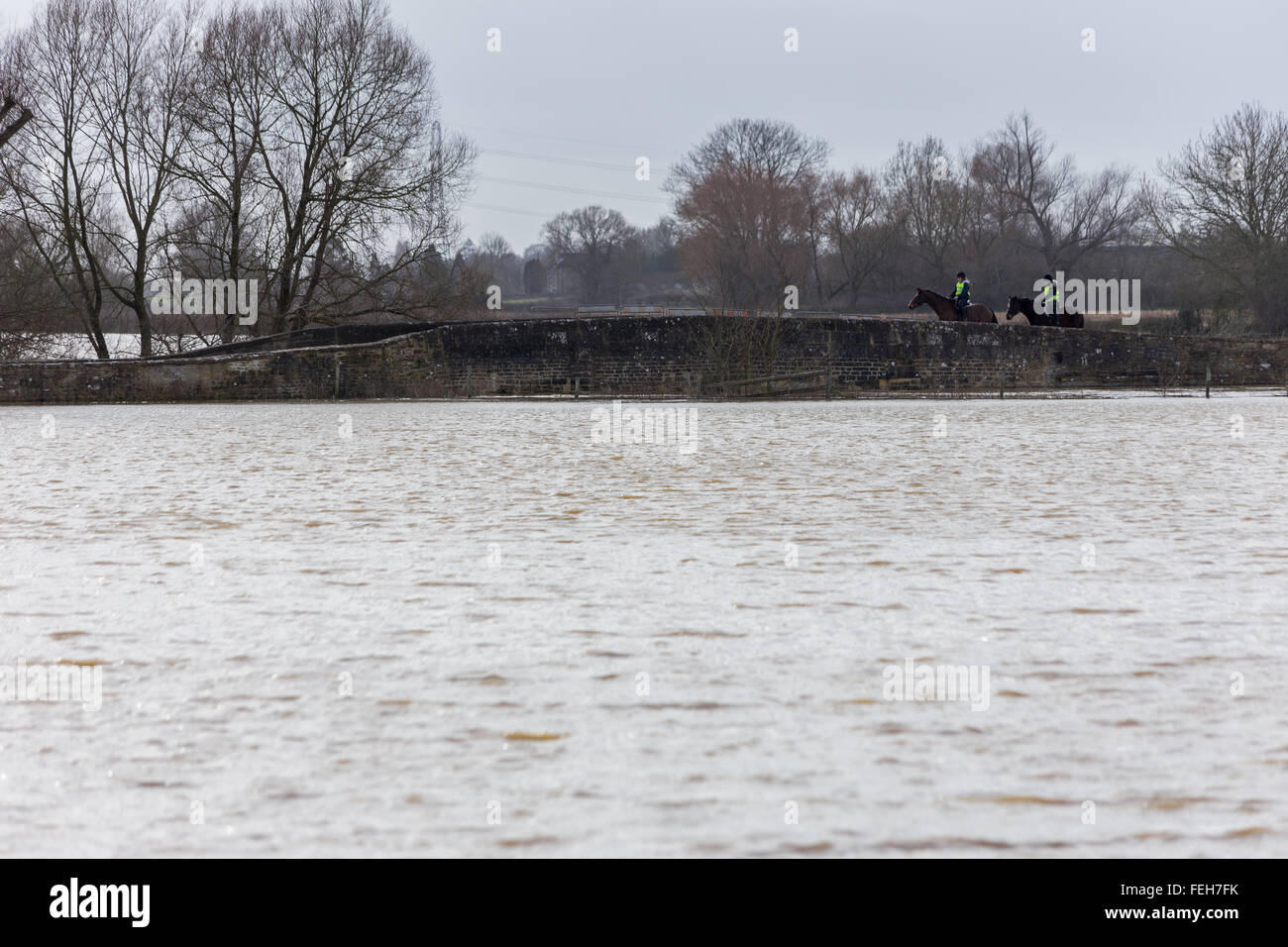 Lacock bridge hi-res stock photography and images - Alamy